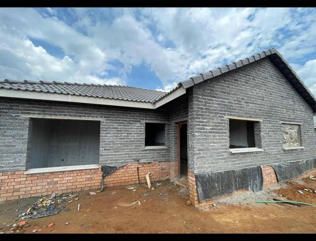 3 BEDROOM SIMPLEX FOR SALE IN WATERVAL EAST